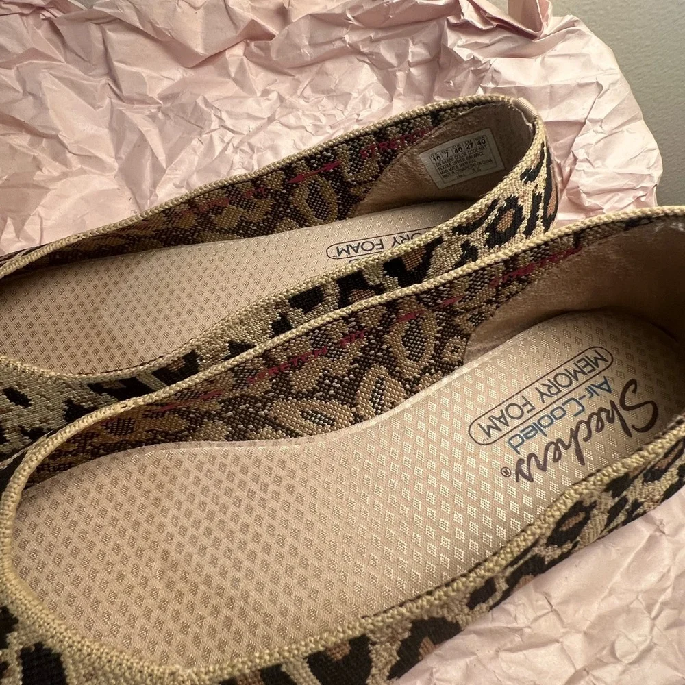 Skechers Cleo Claw Leopard Print Ballet Flat Women Slip On Size 10 US